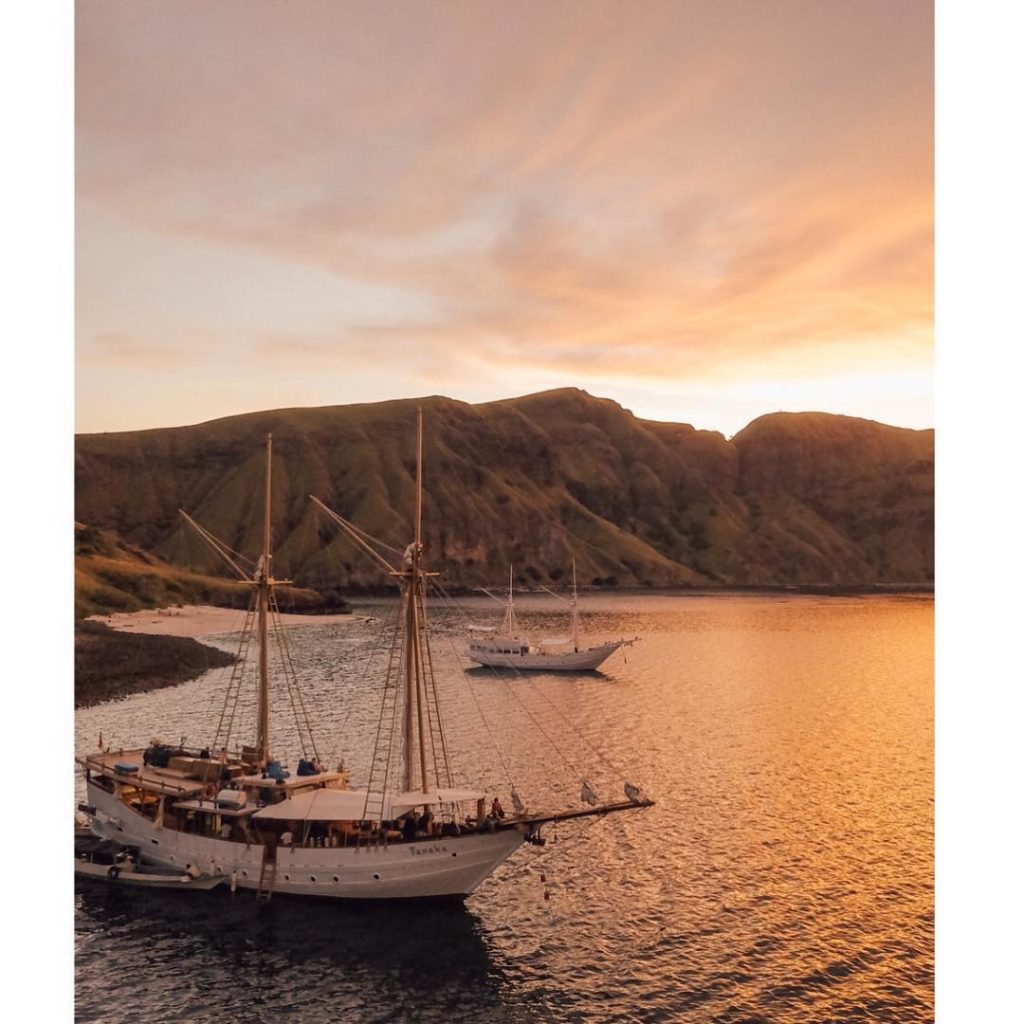 Travelling Komodo Cheap & Sound: Backpacking with Komodo Liveaboard Budget  
